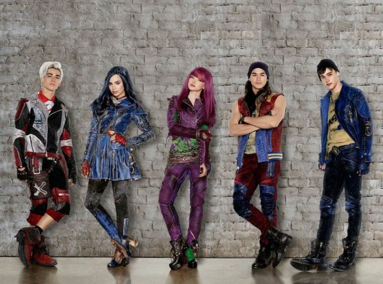 'Descendants 2' premiere date, spoilers news update: First look at cast ...