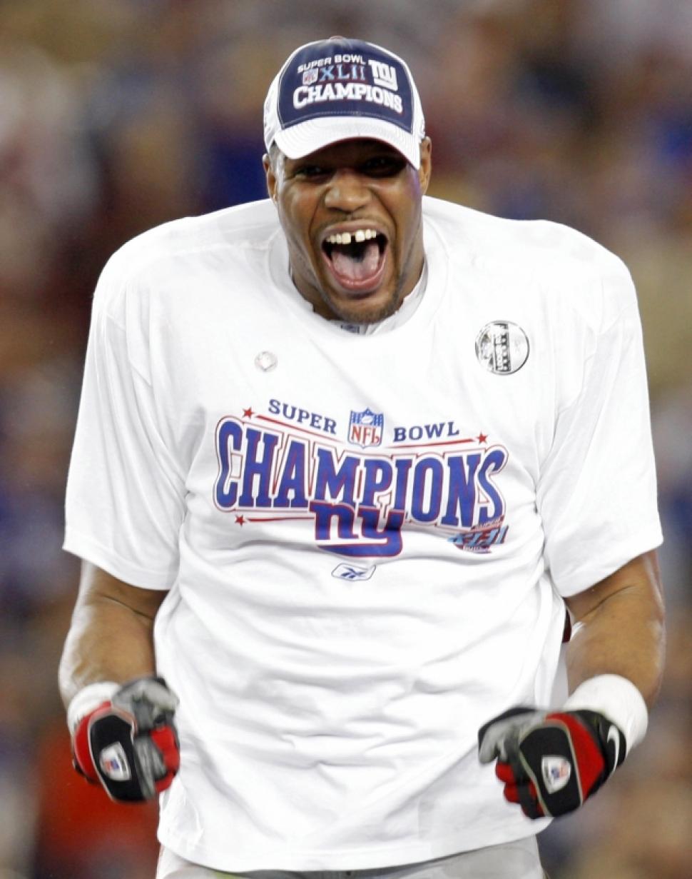 Michael Strahan in war over Super Bowl jersey