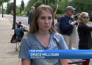 Oregon students protest White House transgender bathroom directive, counter-protest also held