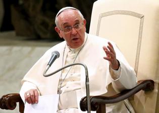 Pope Francis 'rejects a conflict' with ultra-conservative critics