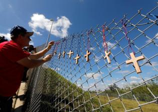 Evangelical leaders call for prayers after Florida school shooting