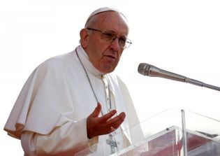 Pope Francis warns against tarot cards and palm readings