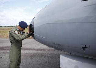 Indonesian Officials Confirm AirAsia 8501 Tail Wing Found