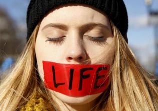 Judge bans 5 pro-life advocates from picketing abortion clinics