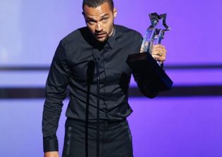 'Grey's Anatomy' season 13 cast news: Jesse Williams won't get fired over BET Awards speech, Shonda Rhimes says