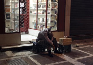Strangers Leave Food, Clothing Near 'Homeless Jesus' Statue in N.Y.