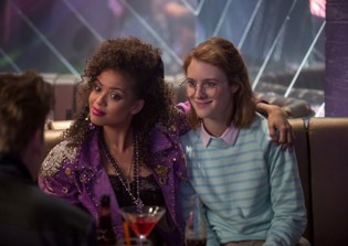 'Black Mirror' season 3 air date, spoilers : First look promises terrifying new episodes; Netflix reveals never-before-seen episode during New York Comic-Con