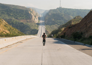 'Fear the Walking Dead' season 2 spoilers, plot news: Nick goes solo in new image, meets Negan-like baddie?