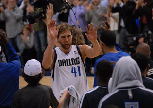 Dallas Mavericks trade rumors: Mavericks should start looking for Nowitzki's replacement