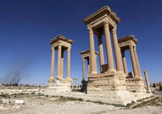 ISIS destroys ancient monuments in Palmyra