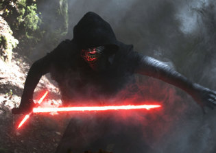 'Star Wars Episode 8' spoilers: Adam Driver clarifies 'Empire Strikes Back' statement; Warwick Davis joins cast