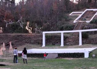City sells portion of public park to private foundation to preserve cross display