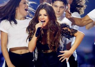 Justin Bieber, Selena Gomez not back together, but rumors focus on Gomez's rehab stint