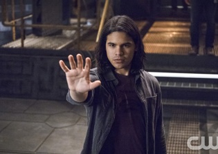'The Flash' season 2 finale spoilers, plot news: Cisco to figure in epic Flash-Zoom showdown, Team Flash to lose a member?