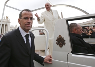 Pope Francis Dismisses 'Authoritarian' Swiss Guard Commander
