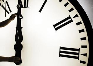 Daylight Saving Time 2016: When do clocks go back or forwards in USA, UK?