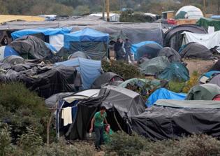 Calais Jungle needs to have UK consulate, suggests priest