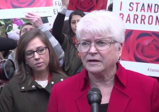 Hundreds flock to support Christian florist in her appeal case for refusing gay couple