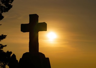 Mayor refuses to remove cross from city hall despite objection from atheist group