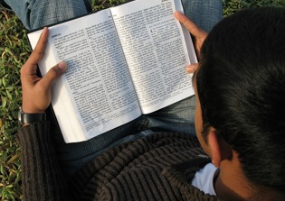 Bible remains highly regarded by American teens, Barna poll finds