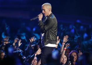 Eminem new album release date rumors latest: Is a 2016 release for 'Roots' still possible?