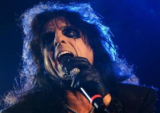 Rockstar Alice Cooper says becoming Christian saved him from alcohol addiction