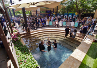 Rick Warren's Saddleback celebrates its 50,000th baptism