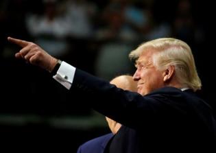 Donald Trump must convince evangelicals he will appoint conservative Supreme Court justices, says Texas pastor