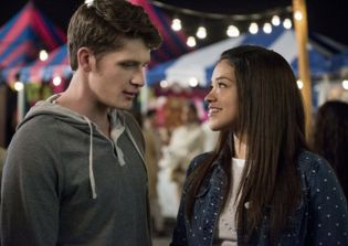 'Jane the Virgin' season 3 episode 12 spoilers: Jane to find love with Rafael again? Showrunner shares what Michael's death means to the show