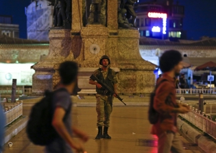 Turkey military coup news 2016: Army seizes power, but prime minister says government still in charge
