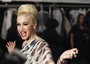 Gwen Stefani and Blake Shelton dating news: Jealous of Miley Cyrus's flirting with Blake Shelton in 'The Voice' show? couple hits rough patch?
