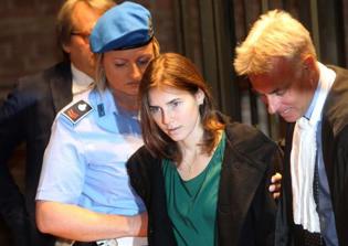 Amanda Knox Trial Latest News: Lawyers Threaten to Sue BBC for 'Face of an Angel' Movie