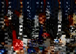 Trump, Sanders ride U.S. anti-establishment wave to New Hampshire wins