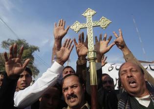 Mob attacks Pakistani Christians for helping build church wall