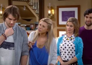 'Fuller House' news: Netflix renews spinoff sitcom for season 3
