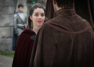 'Reign' season 4 spoilers: a character gets 'really crazy'; Mary tries fencing