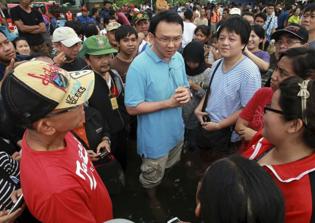 Violence ensues in Jakarta protests demanding arrest of Christian governor 