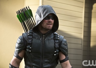 'Arrow' season 5 spoilers news: Kevin Smith to pen episodes for series? Has a DC villain in mind
