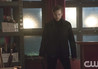 'Arrow' season 4 episode 21 spoilers, plot news: Anarky and The Calculator return in 'Monument Point'