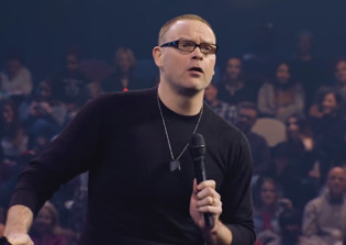 Perry Noble asks for prayers amid divorce from wife of 17 years