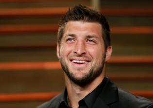 Tim Tebow visits 89-year-old fan who had been praying to meet him