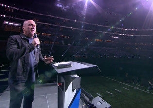 Greg Laurie preaches about Heaven and Hell to thousands who attended Harvest America