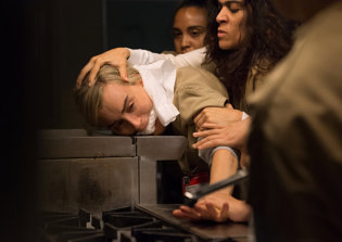 'Orange is the New Black' season 4 spoilers: Kate Mulgrew dishes on Red and Healey's relationship, Taylor Schilling hints Piper becoming a 'kingpin'