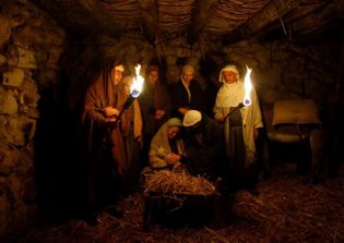 Israeli PM offers to conduct personal tours of Holy Land for Christian tourists