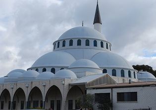 Christian church offers space to Muslims for prayer after mosque fire